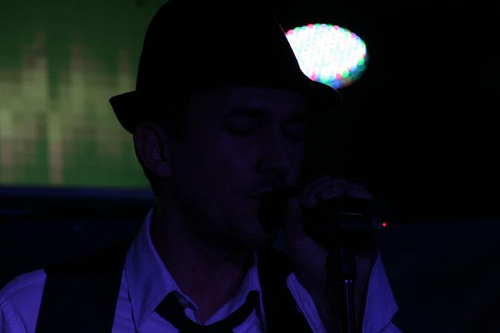 2008-11-28 M3_live at replugged 032.jpg